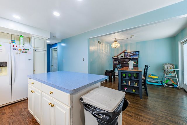 8009 S Kolin Avenue, Chicago, IL 60652