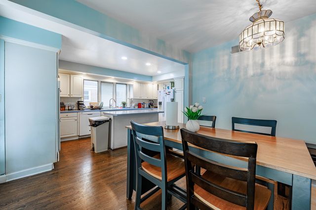 8009 S Kolin Avenue, Chicago, IL 60652