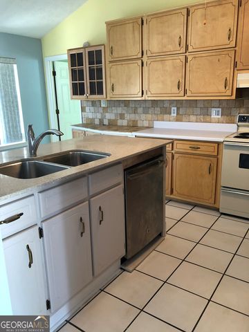 290 Monmouth Drive, Fayetteville, GA 30214