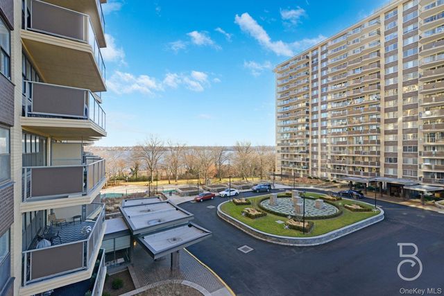 18-05 215th Street 4F, Bayside, NY 11360