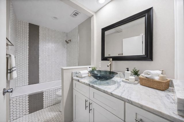 1240 Barton Hills DR 105, Austin, TX 78704