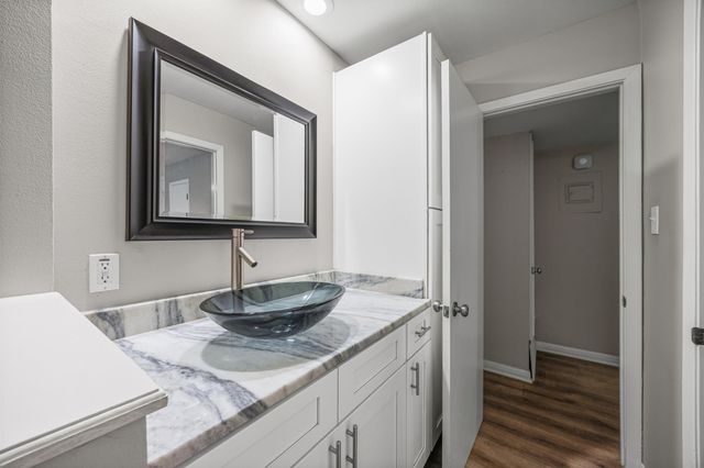 1240 Barton Hills DR 105, Austin, TX 78704