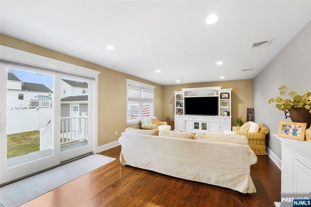 15 Moore Place, North Arlington, NJ 07031