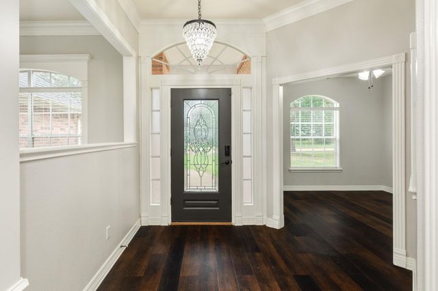 900 Enchanted Oaks Drive, Angleton, TX 77515