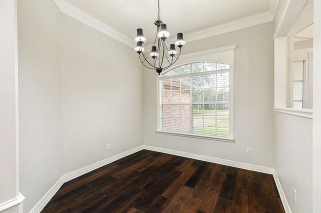900 Enchanted Oaks Drive, Angleton, TX 77515