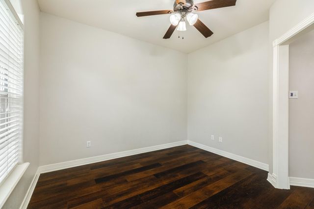 900 Enchanted Oaks Drive, Angleton, TX 77515