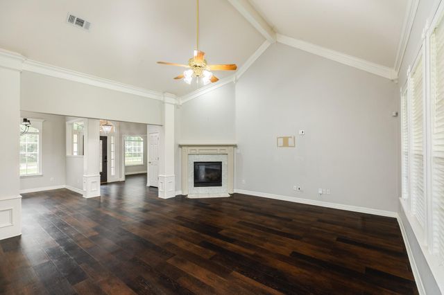 900 Enchanted Oaks Drive, Angleton, TX 77515