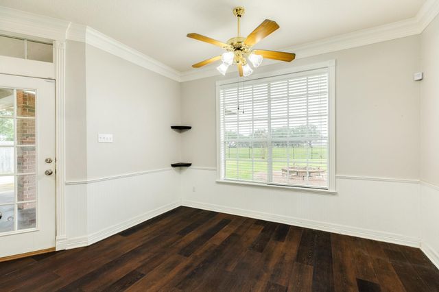 900 Enchanted Oaks Drive, Angleton, TX 77515