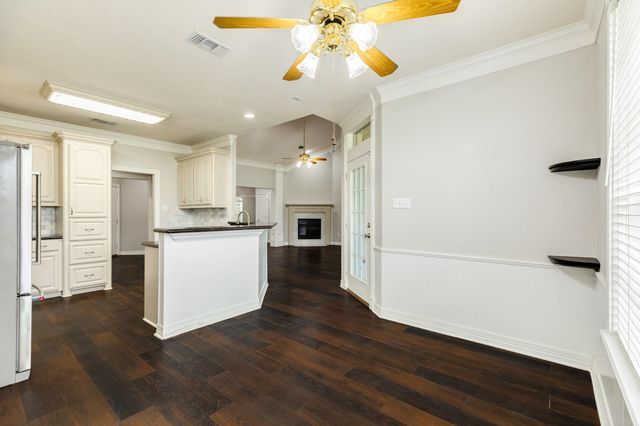 900 Enchanted Oaks Drive, Angleton, TX 77515