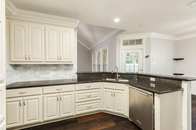 900 Enchanted Oaks Drive, Angleton, TX 77515