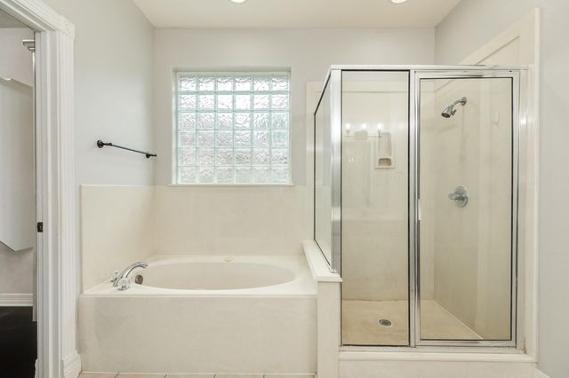 900 Enchanted Oaks Drive, Angleton, TX 77515