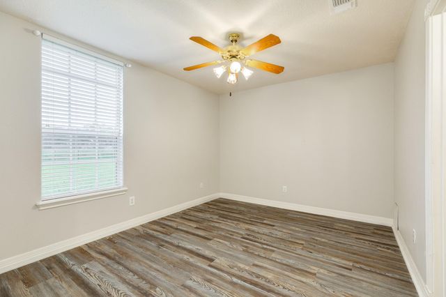 900 Enchanted Oaks Drive, Angleton, TX 77515