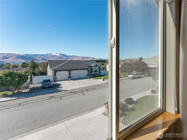 39 S Mandolin Avenue, East Wenatchee, WA 98802