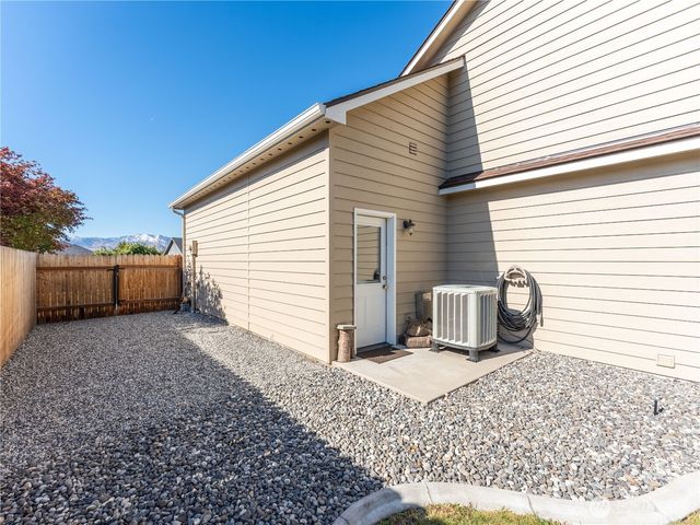 39 S Mandolin Avenue, East Wenatchee, WA 98802