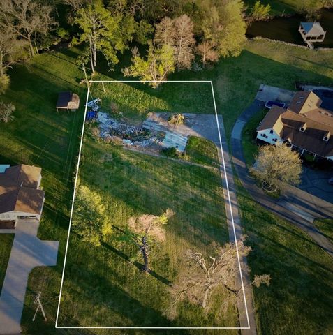 216 Cherokee Rd, Hendersonville, TN 37075