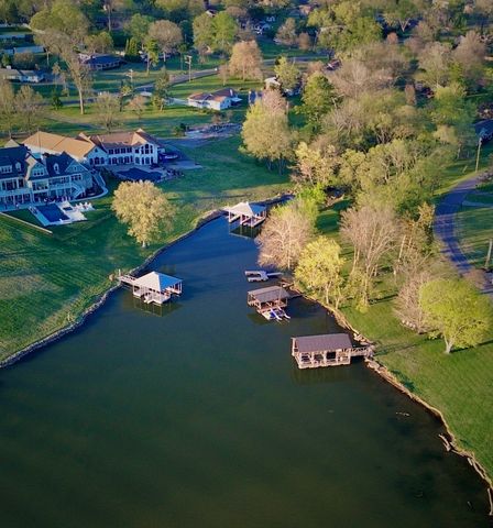 216 Cherokee Rd, Hendersonville, TN 37075