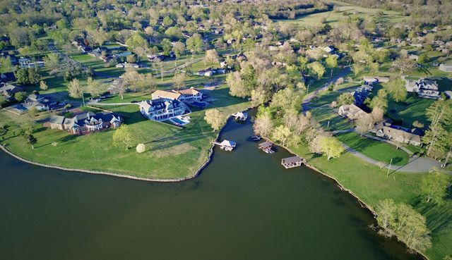 216 Cherokee Rd, Hendersonville, TN 37075