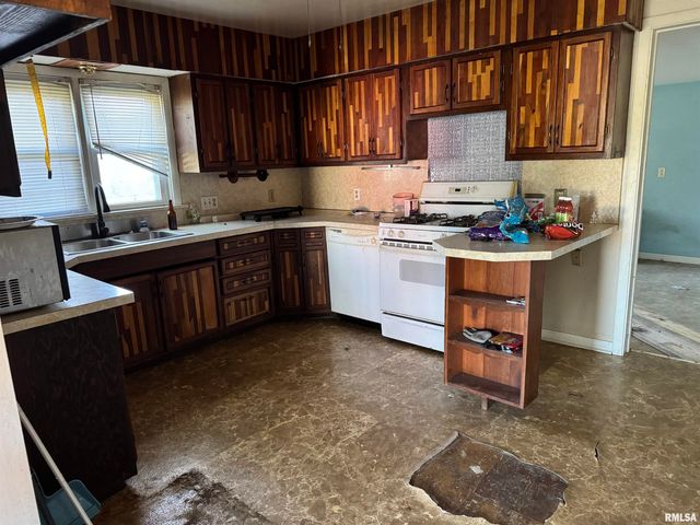 301 E CALVERT Street, Marion, IL 62959