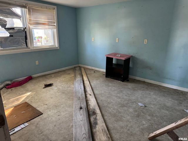 301 E CALVERT Street, Marion, IL 62959