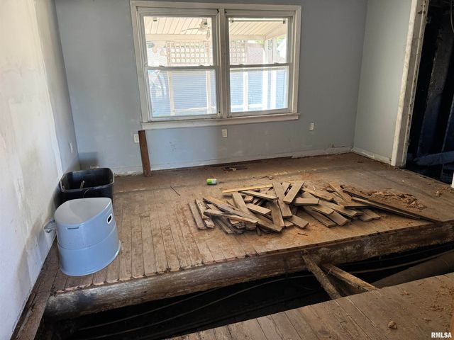 301 E CALVERT Street, Marion, IL 62959