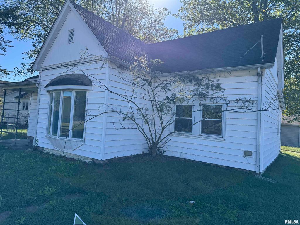 301 E CALVERT Street, Marion, IL 62959