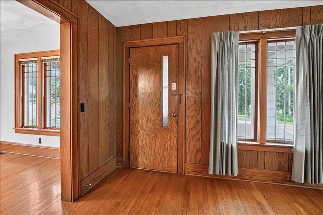 106 S 8th Street, Mount Horeb, WI 53572