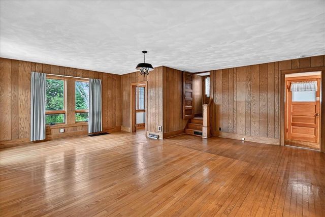 106 S 8th Street, Mount Horeb, WI 53572