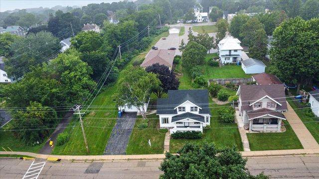 106 S 8th Street, Mount Horeb, WI 53572