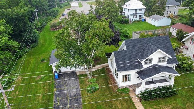 106 S 8th Street, Mount Horeb, WI 53572