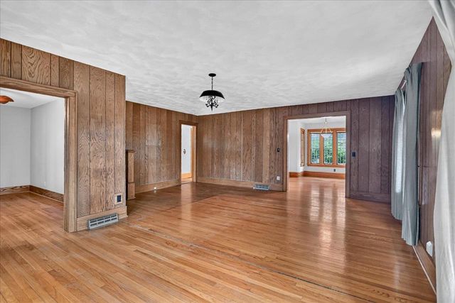 106 S 8th Street, Mount Horeb, WI 53572