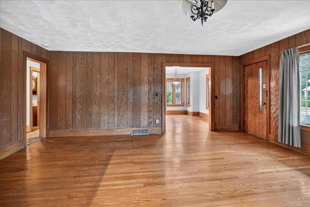 106 S 8th Street, Mount Horeb, WI 53572