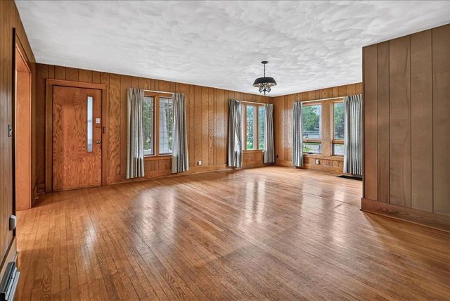 106 S 8th Street, Mount Horeb, WI 53572