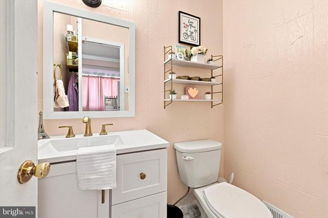 808 STANBRIDGE RD, Drexel Hill, PA 19026