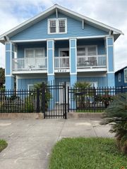 3520 Ave S 1/2 Down, Galveston, TX 77550