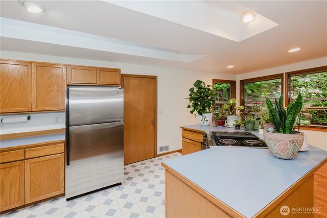 566 E Pointes Drive W, Shelton, WA 98584