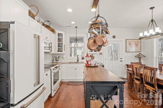 1107 Finger Bridge Road, Hickory, NC 28602