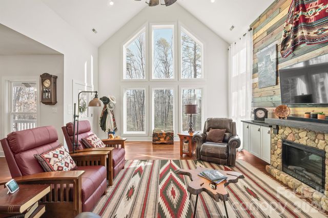 1107 Finger Bridge Road, Hickory, NC 28602