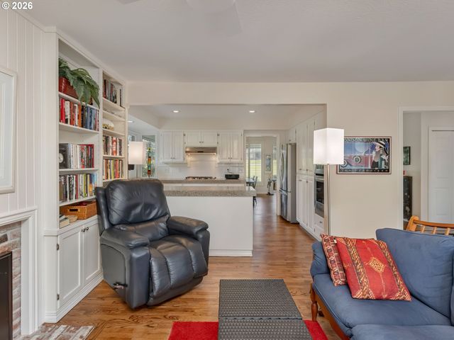 7242 Sw LAKE BLUFF Ct, Wilsonville, OR 97070