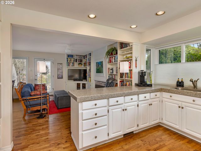 7242 Sw LAKE BLUFF Ct, Wilsonville, OR 97070