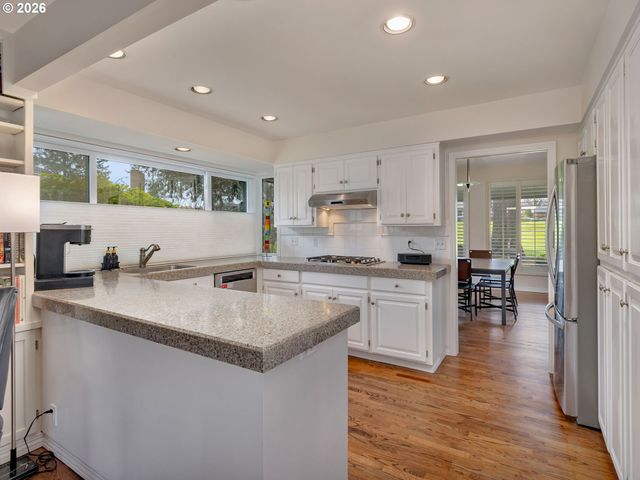 7242 Sw LAKE BLUFF Ct, Wilsonville, OR 97070