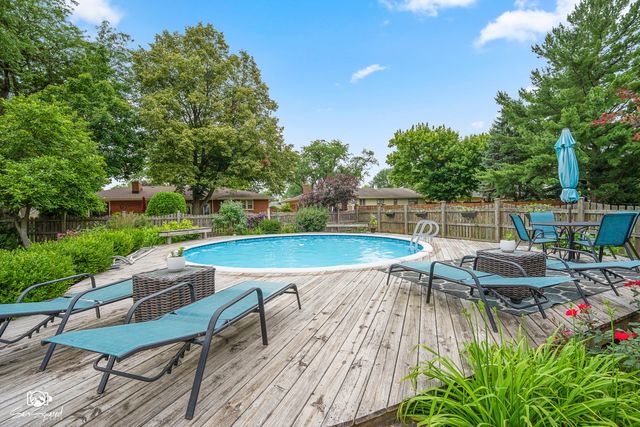 226 Meadow Wood Drive, Joliet, IL 60431