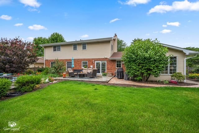 226 Meadow Wood Drive, Joliet, IL 60431