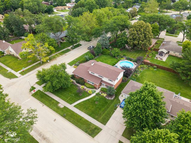 226 Meadow Wood Drive, Joliet, IL 60431