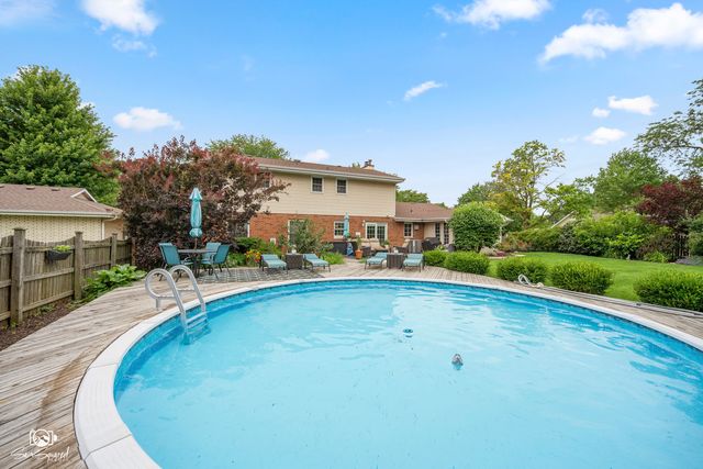 226 Meadow Wood Drive, Joliet, IL 60431
