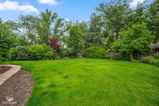 226 Meadow Wood Drive, Joliet, IL 60431