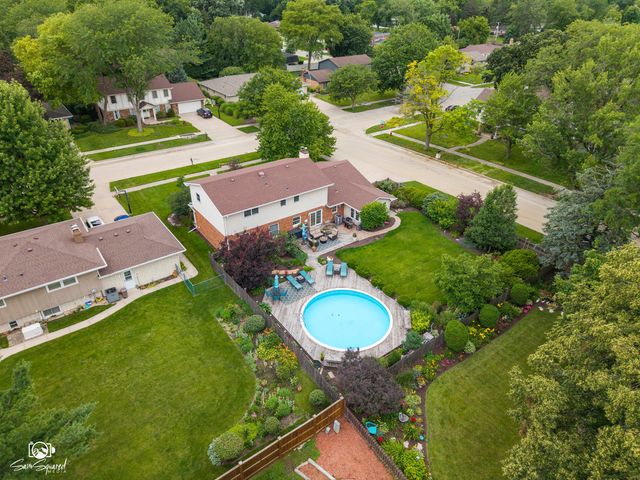 226 Meadow Wood Drive, Joliet, IL 60431
