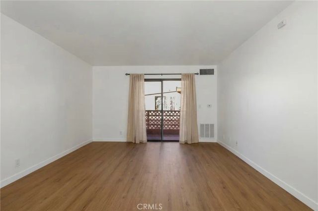 6815 Remmet 311, Canoga Park, CA 91303