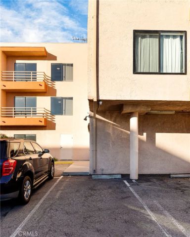 6815 Remmet 311, Canoga Park, CA 91303