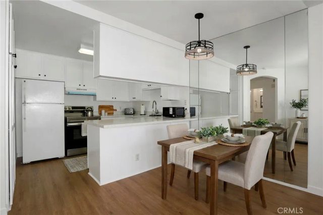 6815 Remmet 311, Canoga Park, CA 91303