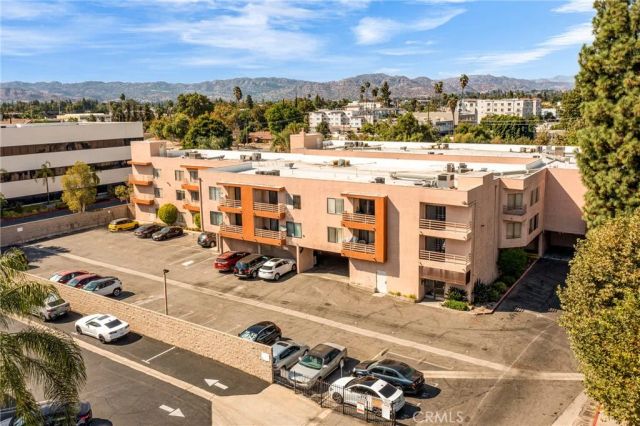 6815 Remmet 311, Canoga Park, CA 91303